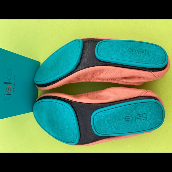 Peach Poppy Tieks! Sz 6. Worn twice but with some scuffs. Sold out online - Picture 6 of 10